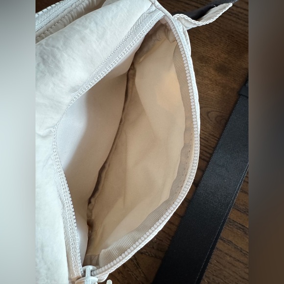 NWOT Lululemon Clean Lines Belt Bag 2L White Opal - Picture 11 of 16